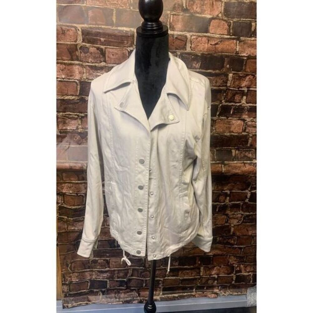 Nicole Miller Elegant White Button-Up Jacket - Versatile‎ Lightweight Outerwear